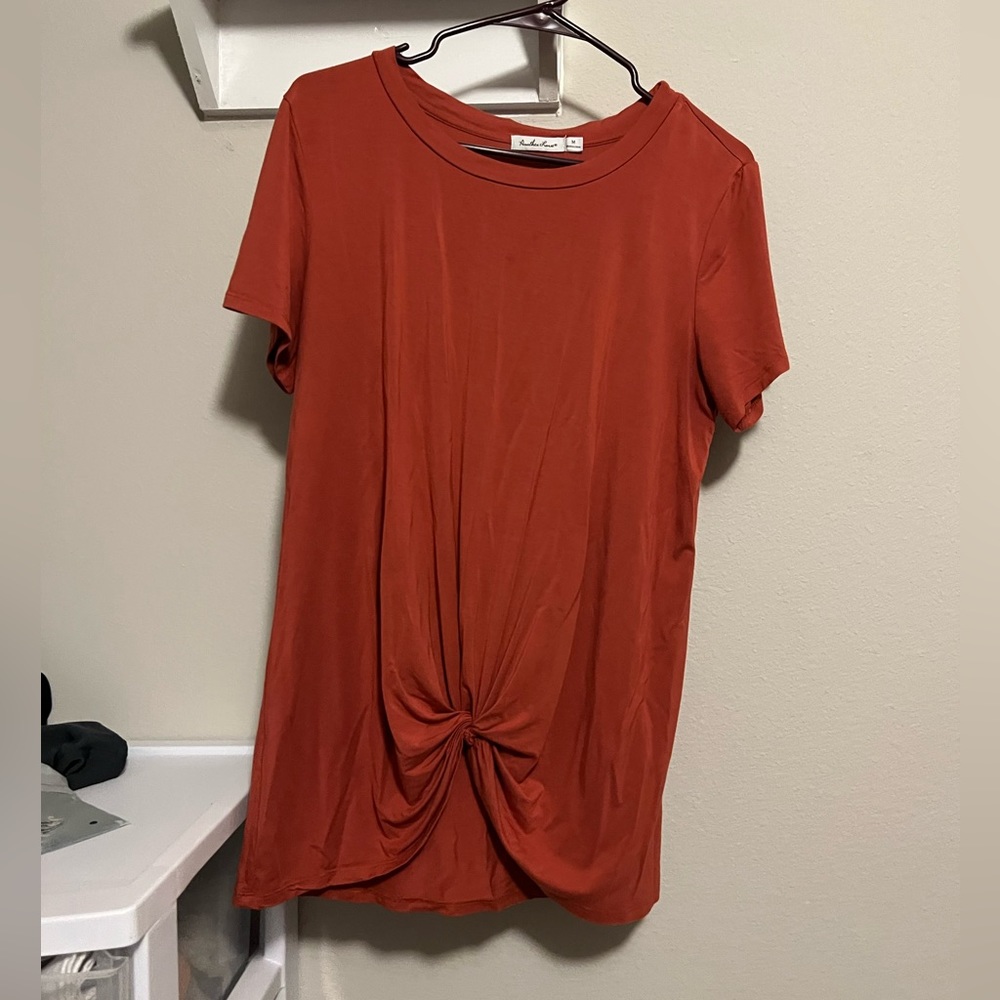 💎Women’s top w/knot detail